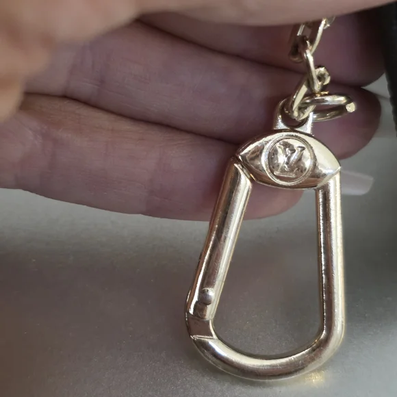 Louis Vuitton Pochette Clés Monogram Key Holder with Gold Accents - Picture 3 of 9